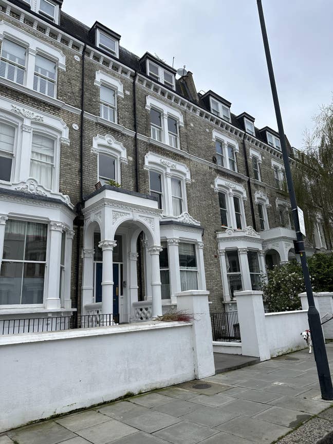 Quiet Double Room in Warm Home – West Kensington Main Photo