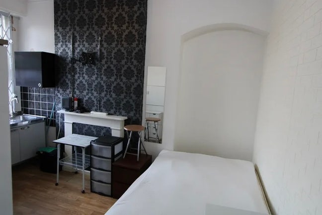 First floor studio in Wimbledon*for Singles* Main Photo