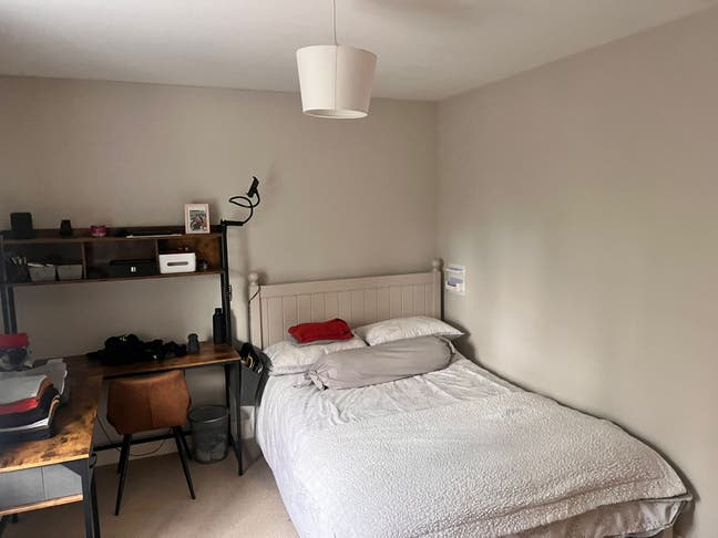 Spacious Double Room w/ Private Bathroom – OX17 Main Photo