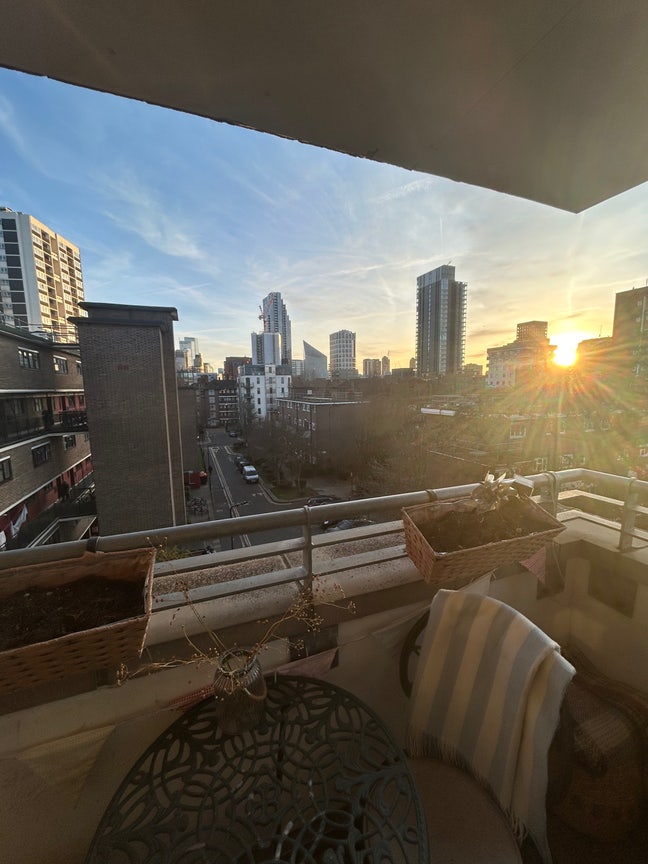 Double room available in Old Street 2 bed flat Main Photo