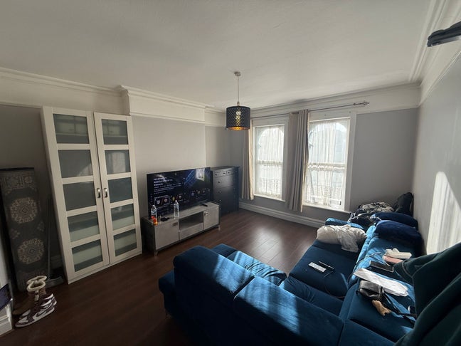 Clean, Double Room in Large Victorian House  Main Photo