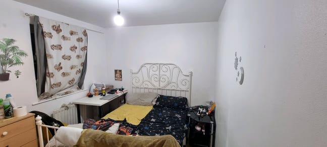 Double room available Near De havilland, Hatfield Main Photo