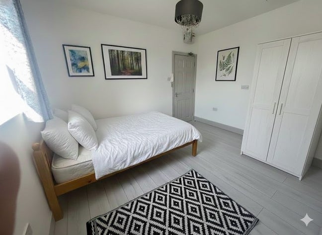 Large Double Ensuite Room in Gravesend  DSS Welcom Main Photo