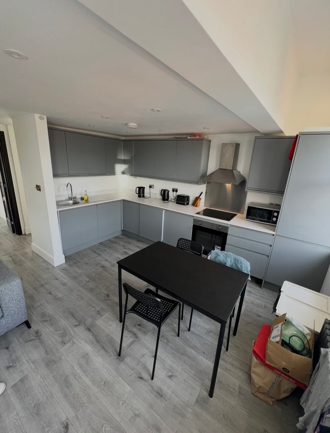 Large en-suite room in Shepherds Bush  Main Photo