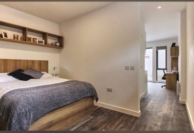 Spacious 38 m² Club Studio for Students Main Photo