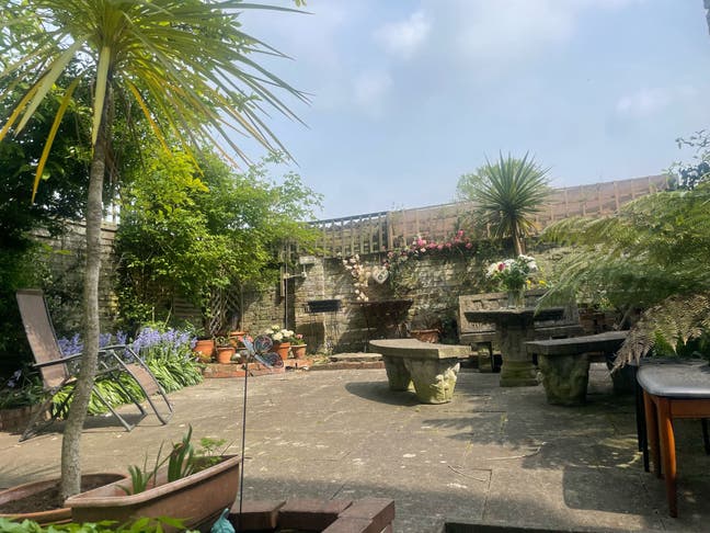 Quiet Double Room in Warm Home Near Kensington Main Photo