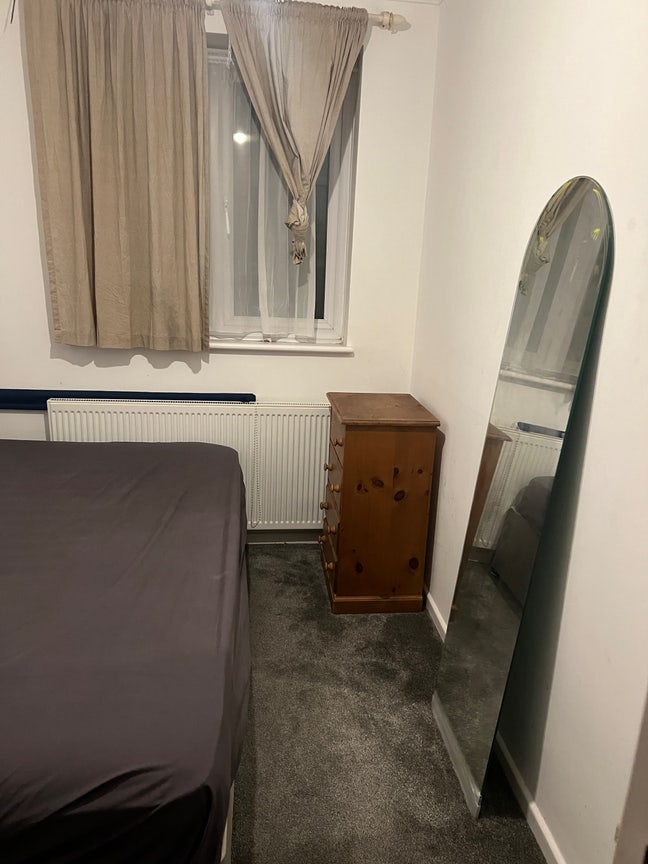 Single room available for rent Main Photo