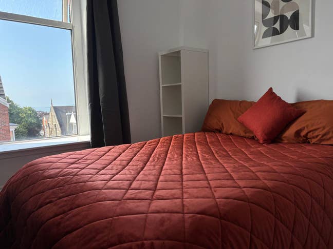 Modern Student Room | Bills Inc | Upland!  Main Photo