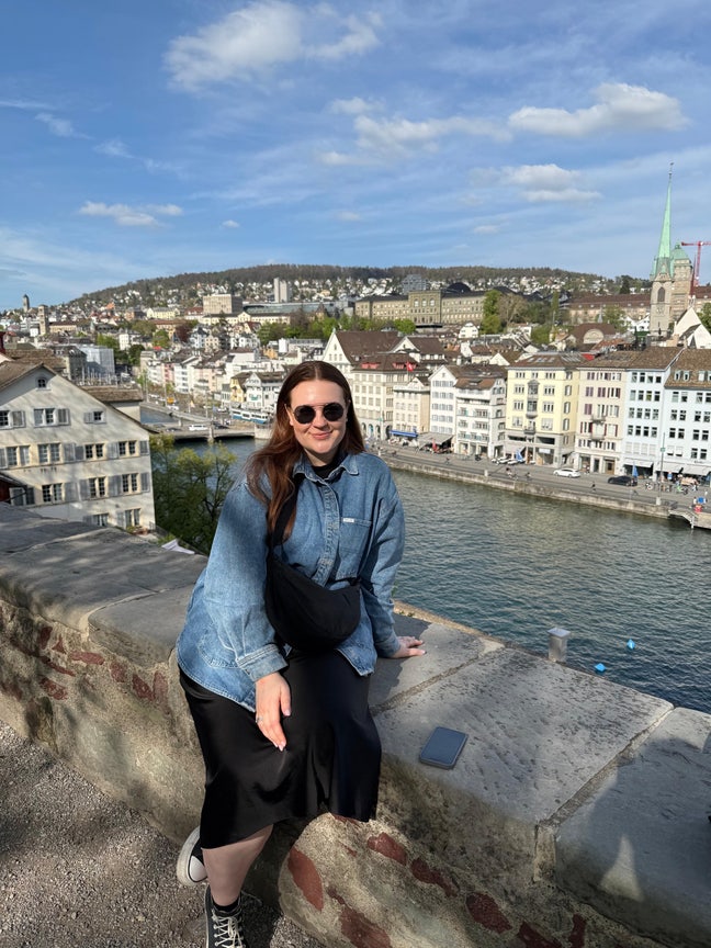 28 year old professional looking for 2 person flat Main Photo