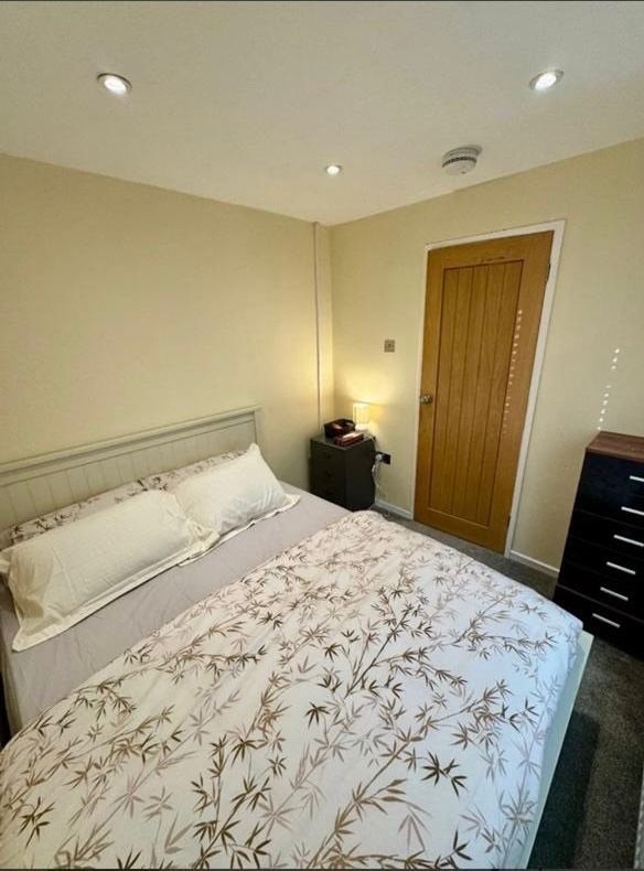 Double furnished Room for single person Main Photo