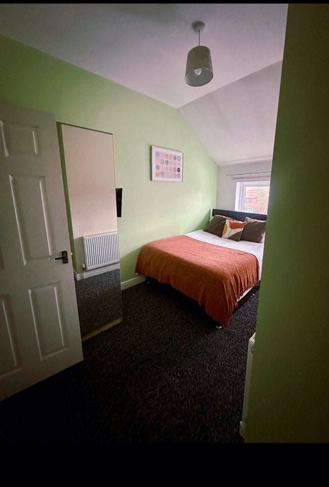 Very cllean warm Ensuite Doncaster Double bedroom Main Photo