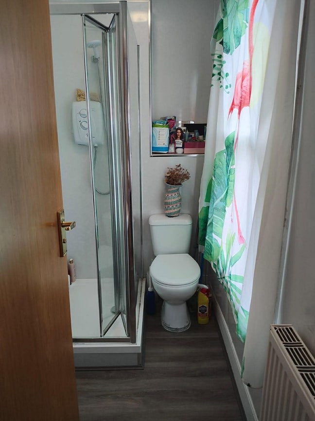 Studio in Zone 2 available  Main Photo