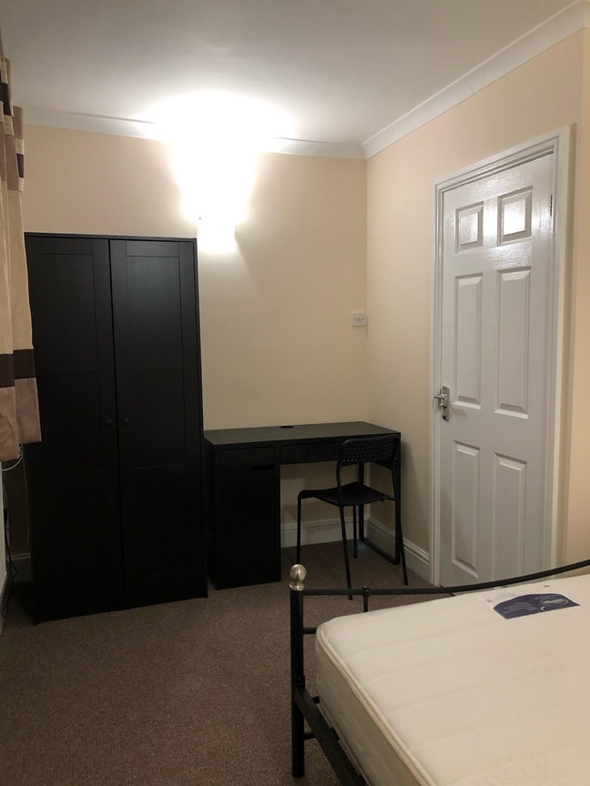 *Double & Single Furnished Rooms* Main Photo