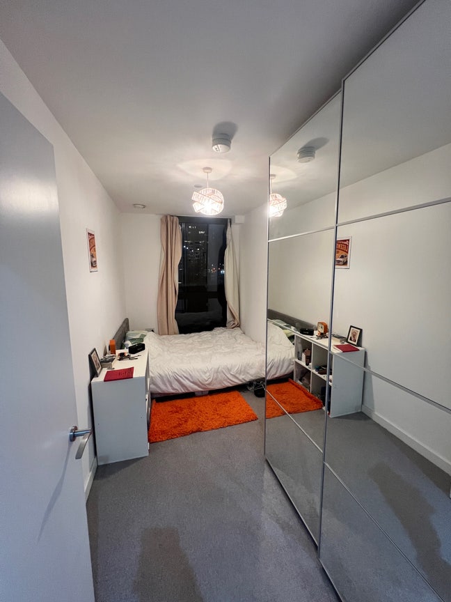 1 room available in a 3 bed flat. Main Photo