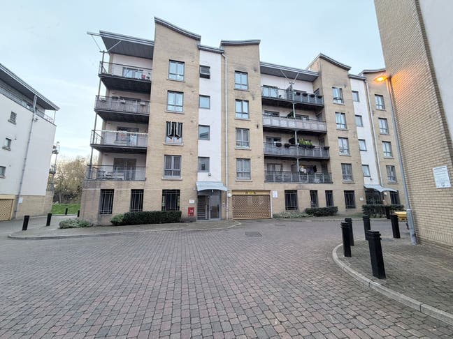 Newly refurbished 2 bed flat  Main Photo