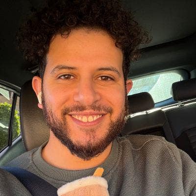 Looking to buddy up to rent 2 bed, 2 bath Main Photo