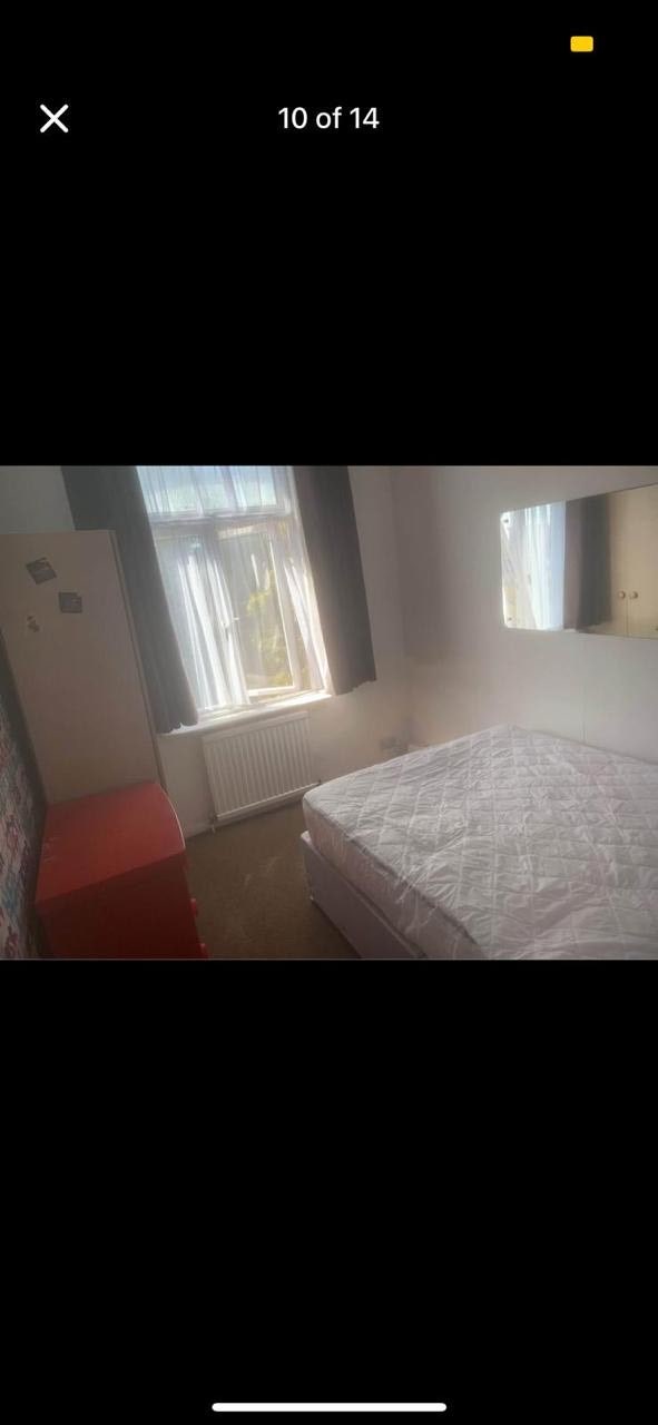 Room for couple or two boys or two girls  Main Photo