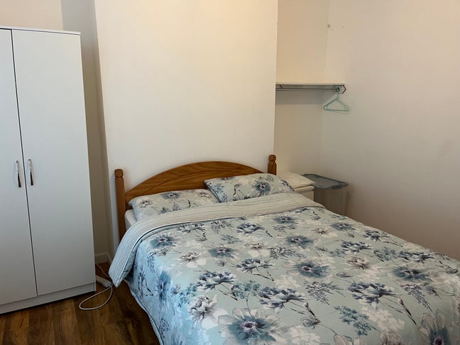 Nottingham City Convenient transportation and shop Main Photo