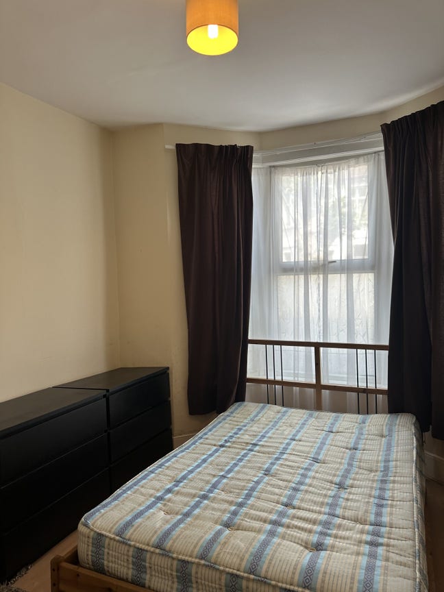  1 x Double and 1  single room to let Main Photo