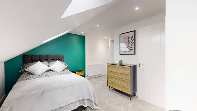 NEW kitchenette rooms with ensuite - low deposit Main Photo