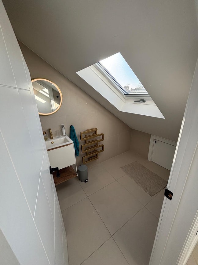 Bright En-suite Room to Rent in Bromley Main Photo