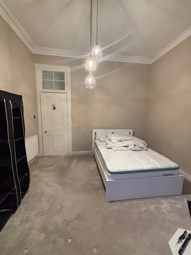 Spacious double room available Main Photo