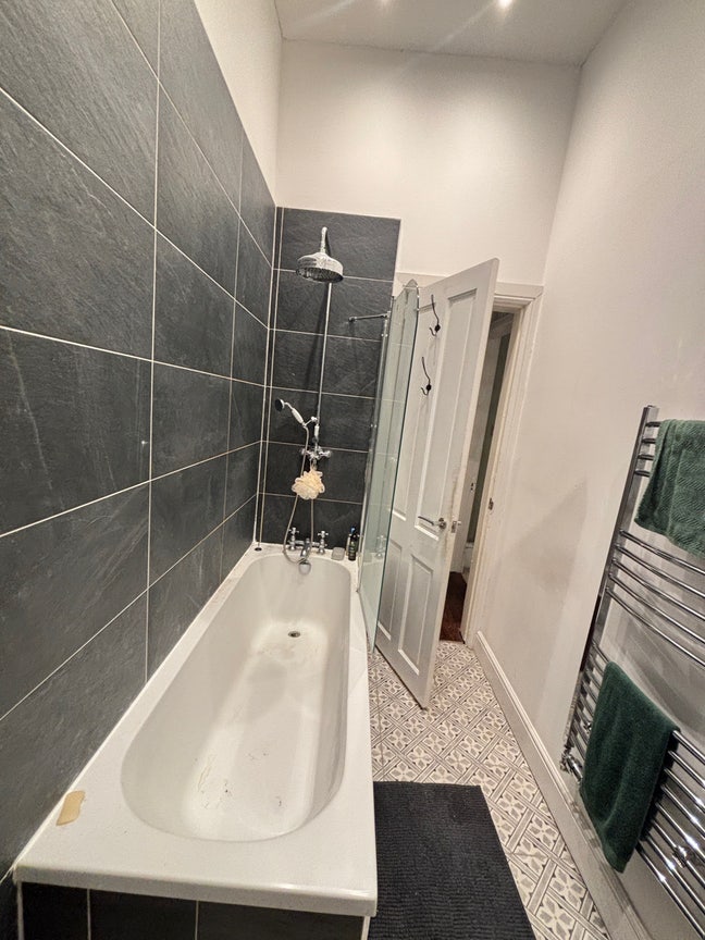 Spacious double room available Main Photo