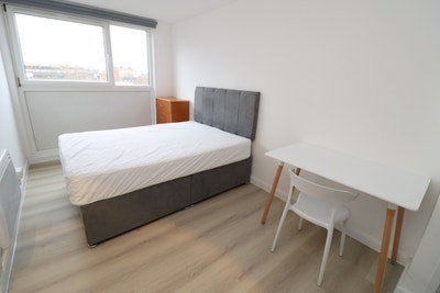 Spacious and Bright Room Available !!!! Main Photo