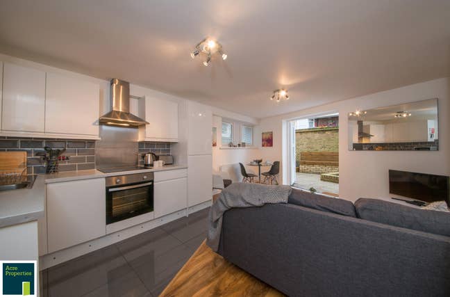 Airy 2 bedroom flat with garden in Zone 2 Main Photo