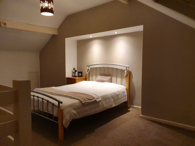 Attic Ensuite Room Available from 25th Jan Main Photo
