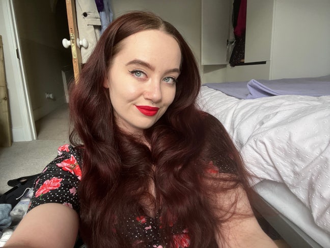 25 Y/O Flight attendant looking for studio/room Main Photo