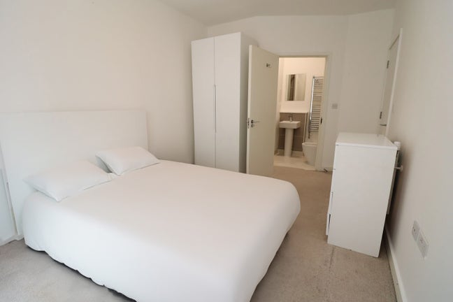 Whole Modern Flat Available in Quiet and Safe Area Main Photo