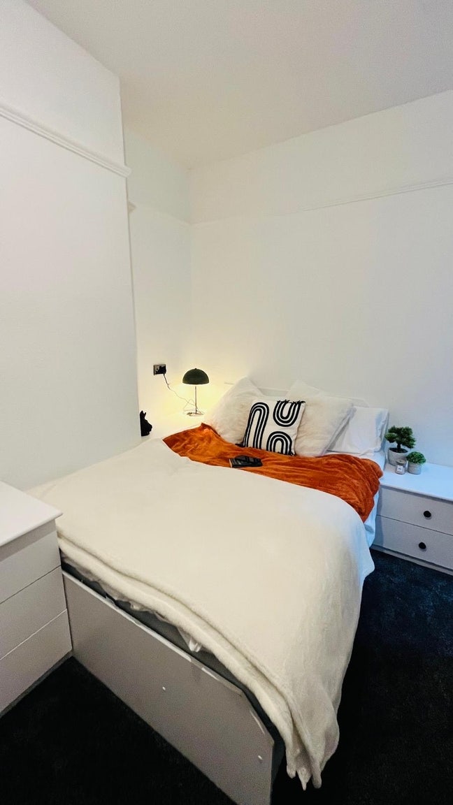 Big Double Room| All Bills Included | Headingley Main Photo