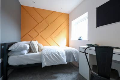Large Double Bedroom Newly Furnished (Somers Cl) Main Photo