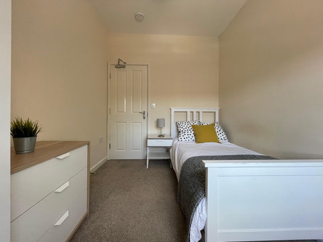 Warwick Town Centre - West Street Main Photo