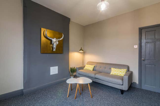 2 Bedroom Flat in NG5 - JANUARY Main Photo