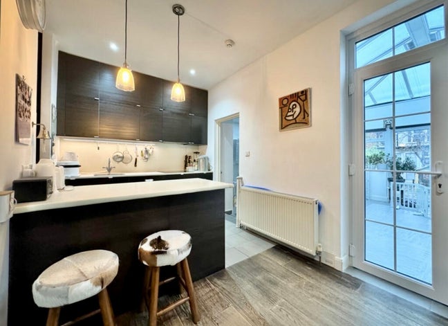 Double Room+Office/Studio in MASSIVE house Main Photo