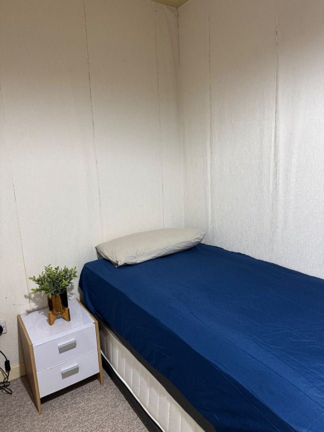 🏡 Single Room Available Females In (M11) Main Photo