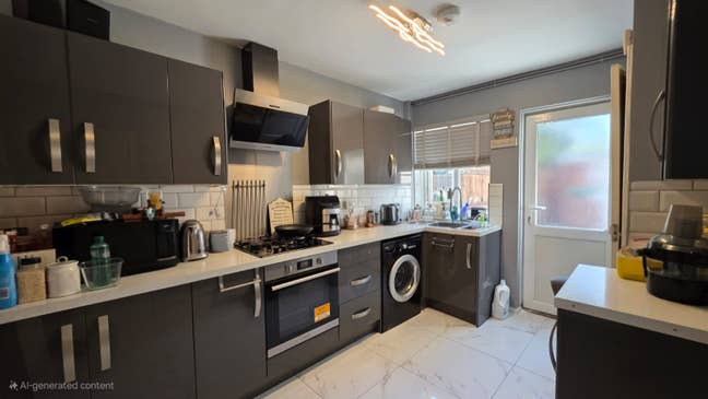 Double Room - Stratford  Main Photo