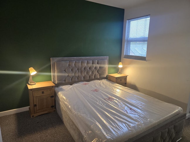 Couples Studio Apartment Available Now! Main Photo