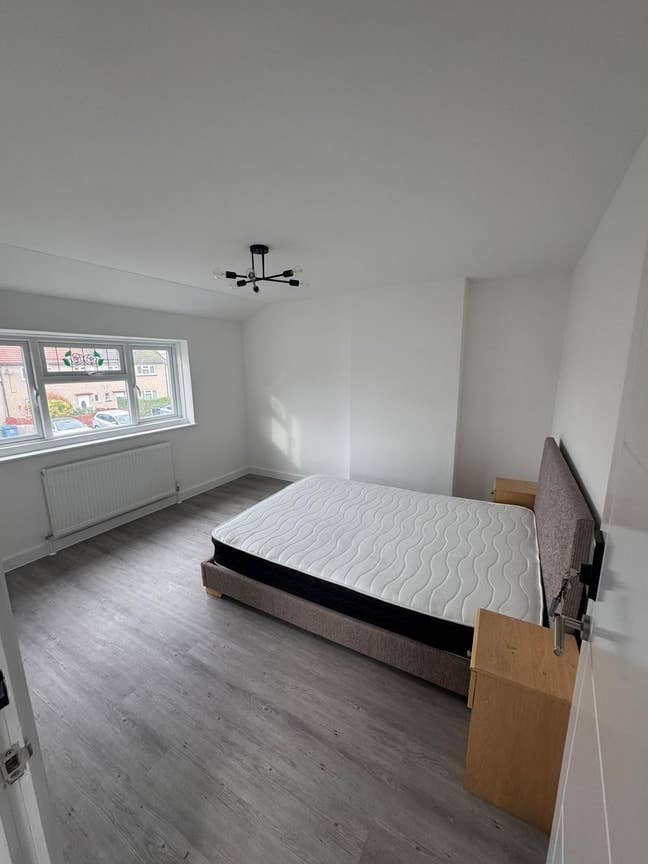 Two double rooms to let in Tilbury  Main Photo