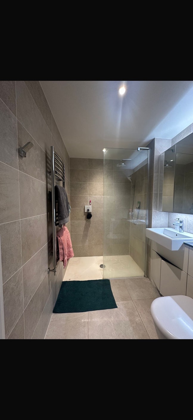 Ensuite -gym, workspace, rooftop, pet friendly  Main Photo