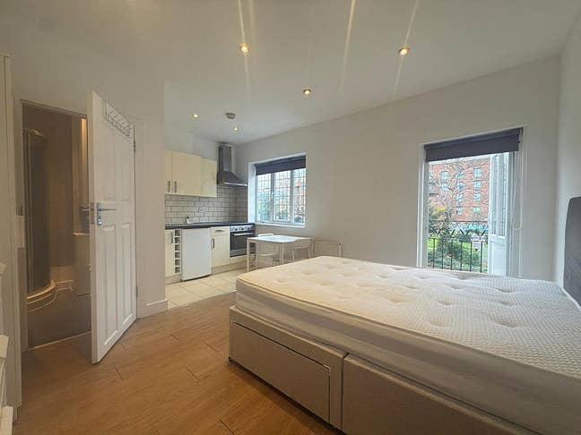 Inclusive of Bills ** Studio - Couples allowed. Main Photo