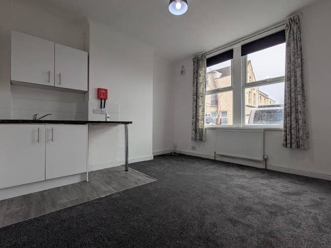 Newly refurbished Studio with Own Bathroom Main Photo