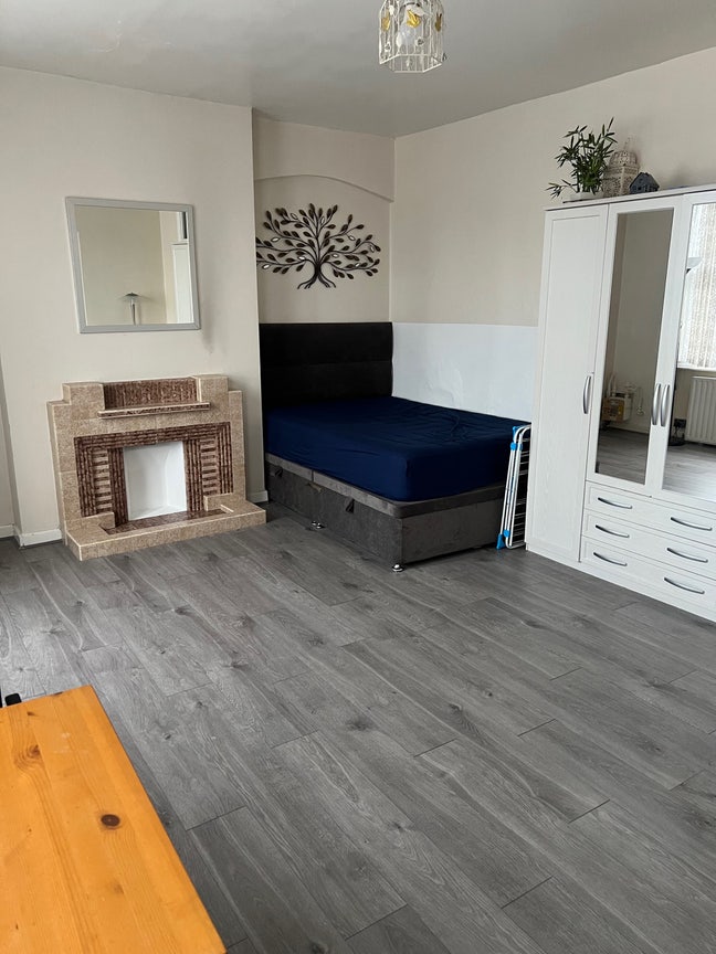 *** Extra large double room for rent *** Main Photo