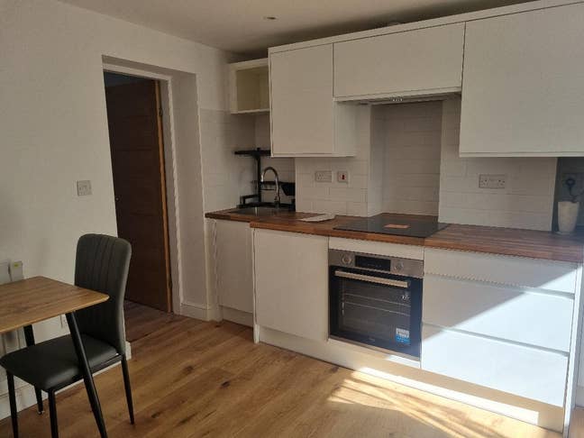 Lovely Self Contained 1 Bed Flat for Rent Main Photo