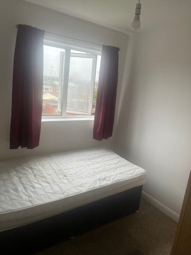 Cosy Single Room in Shared House  Main Photo