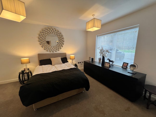  Stylish Furnished Rooms - Great Transport Links Main Photo