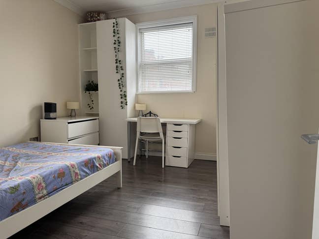 1 Double Bedroom  Main Photo