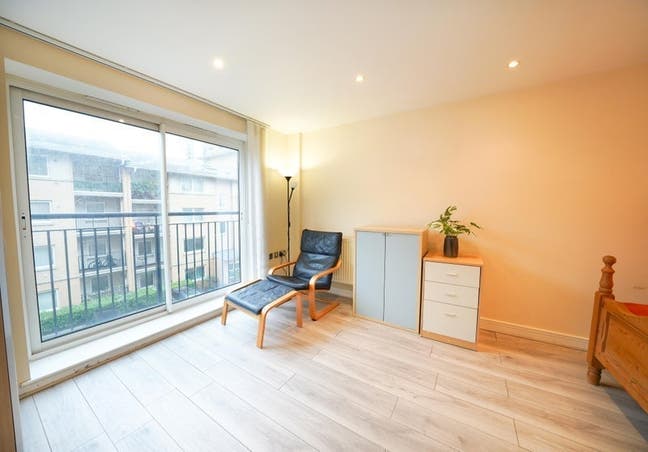 🌟 Spacious Double | Modern Riverside 3Bed Flat | Main Photo